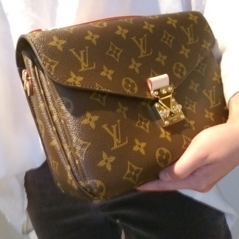 Louis Vuitton Pochette Metis in Mono - Brand New